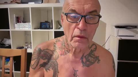 Snapshot of eddelmar chatting on 03/08/26, 08:45 eddelmar online show from 03/08/26, 08:45