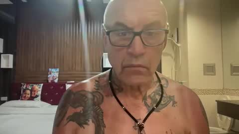 Snapshot of eddelmar chatting on 03/25/26, 09:37 eddelmar online show from 03/25/26, 09:37