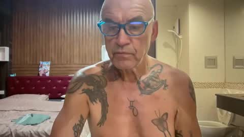 Snapshot of eddelmar chatting on 04/16/26, 01:01 eddelmar online show from 04/16/26, 01:01