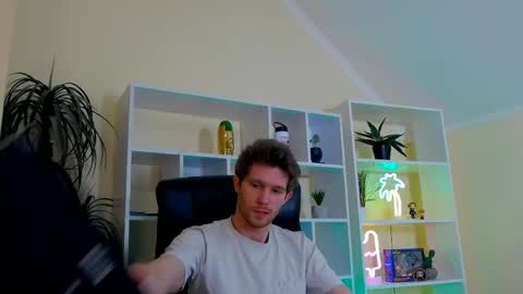 Snapshot of eddie_baker chatting on 05/12/26, 12:35 eddie_baker online show from 05/12/26, 12:35