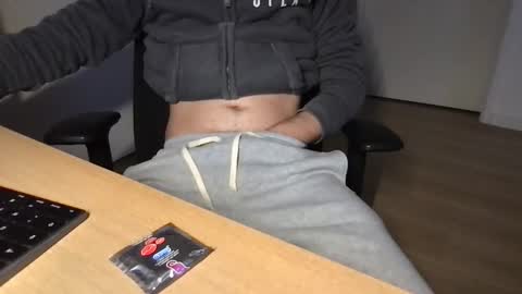 Snapshot of eddy270 chatting on 01/10/26, 03:58 eddy270 online show from 01/10/26, 03:58