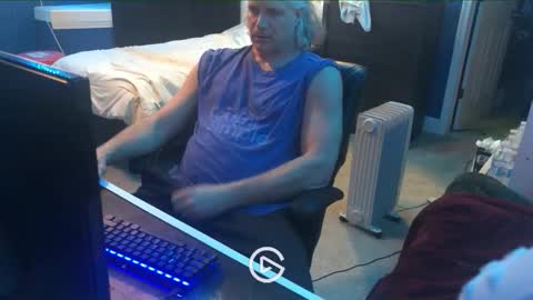 Snapshot of edgemeallnight chatting on 03/17/26, 01:10 edgemeallnight online show from 03/17/26, 01:10