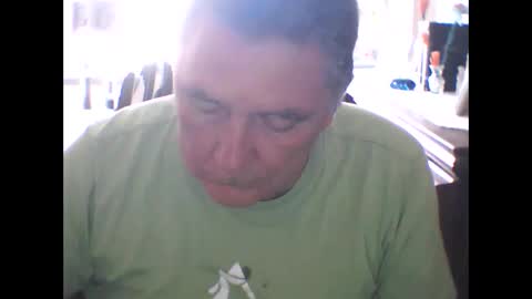 Snapshot of edje59a chatting on 09/15/25, 08:03 Eddy online show from 09/15/25, 08:03