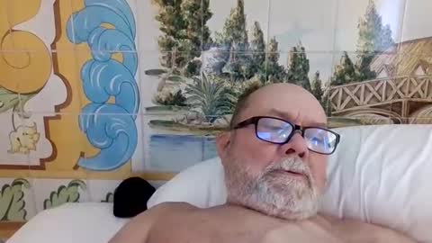 Snapshot of edwalters chatting on 05/10/26, 08:08 Eddie online show from 05/10/26, 08:08