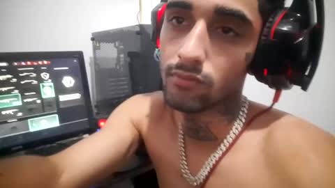 Snapshot of edward_johnsonn chatting on 09/23/25, 05:32 edward_johnsonn online show from 09/23/25, 05:32