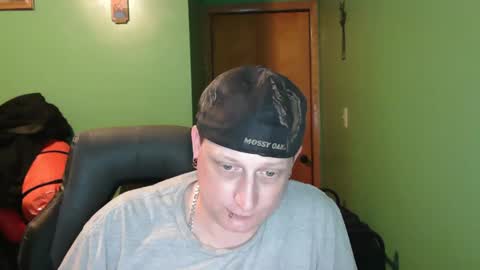 Snapshot of edwardaims_2please chatting on 03/23/26, 02:26 edwardaims_2please online show from 03/23/26, 02:26