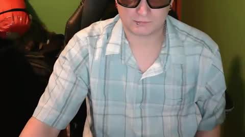 Snapshot of edwardaims_2please chatting on 03/25/26, 01:55 edwardaims_2please online show from 03/25/26, 01:55