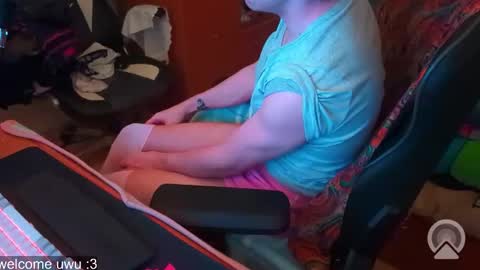 Snapshot of edwarh_01 chatting on 03/08/26, 01:03 Alex online show from 03/08/26, 01:03