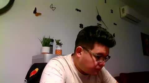 Snapshot of edwins777 chatting on 01/12/26, 04:18 Nicky789 online show from 01/12/26, 04:18