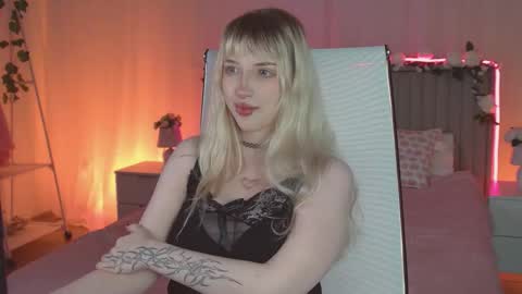 Snapshot of eevamarie chatting on 03/28/26, 05:12 EVA NON NUDE online show from 03/28/26, 05:12
