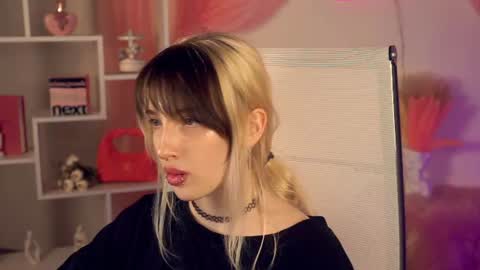 Snapshot of eevamarie chatting on 07/10/26, 05:37 EVA NON NUDE online show from 07/10/26, 05:37