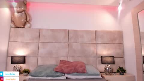 Eevee online show from 12/01/25, 01:43