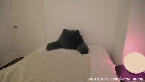 Snapshot of eevie_moon chatting on 05/22/26, 05:47 eevie online show from 05/22/26, 05:47