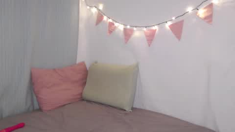 Snapshot of effa__laska chatting on 12/20/25, 06:59 effa__laska online show from 12/20/25, 06:59