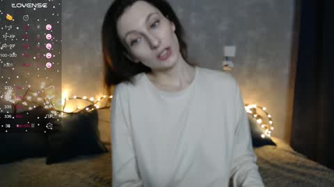 Snapshot of effy_gray chatting on 01/19/25, 03:08 Anna online show from 01/19/25, 03:08