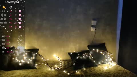 Snapshot of effy_gray chatting on 03/05/25, 11:06 Anna online show from 03/05/25, 11:06