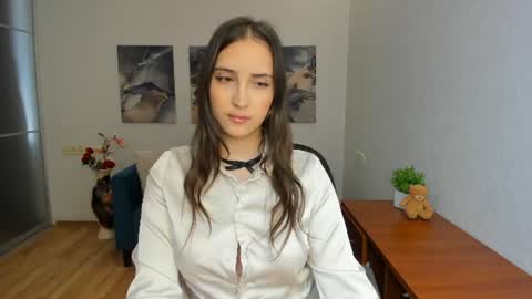 Effy Royse online show from 06/18/26, 09:14