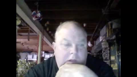 Snapshot of efriff chatting on 04/05/26, 12:46 efriff online show from 04/05/26, 12:46