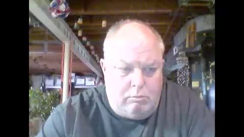 Snapshot of efriff chatting on 04/19/26, 09:39 efriff online show from 04/19/26, 09:39