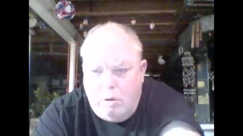 Snapshot of efriff chatting on 04/20/26, 10:18 efriff online show from 04/20/26, 10:18