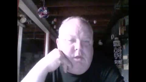 Snapshot of efriff chatting on 04/23/26, 10:03 efriff online show from 04/23/26, 10:03