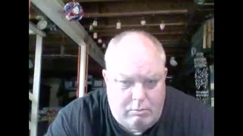 Snapshot of efriff chatting on 05/18/26, 11:32 efriff online show from 05/18/26, 11:32