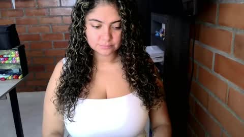 Snapshot of efy_lopez chatting on 04/14/26, 01:39 efy_lopez online show from 04/14/26, 01:39