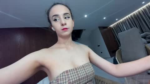 Snapshot of ehotlovea chatting on 05/14/26, 12:50 Erik and Alice online show from 05/14/26, 12:50