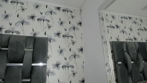 Snapshot of ehotloveaxxx chatting on 12/24/24, 12:11 Valery online show from 12/24/24, 12:11