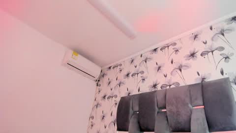 Snapshot of ehotloveaxxx chatting on 12/31/24, 12:04 Valery online show from 12/31/24, 12:04