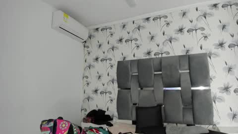 Snapshot of ehotloveaxxx chatting on 01/18/25, 06:43 Valery online show from 01/18/25, 06:43