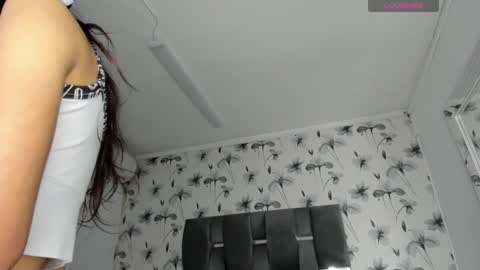 Snapshot of ehotloveaxxx chatting on 02/02/25, 03:39 Valery online show from 02/02/25, 03:39