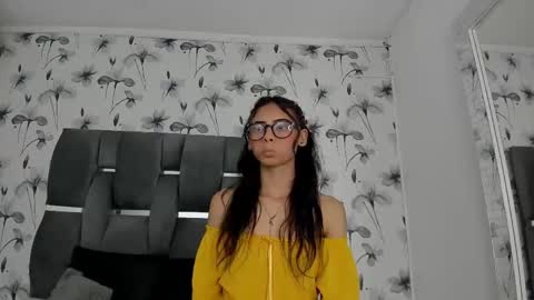 Snapshot of ehotloveaxxx chatting on 02/15/25, 09:59 Valery online show from 02/15/25, 09:59