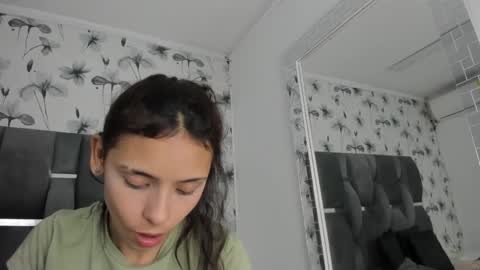 Snapshot of ehotloveaxxx chatting on 02/18/25, 12:28 Valery online show from 02/18/25, 12:28