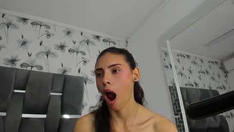 Snapshot of ehotloveaxxx chatting on 02/21/25, 04:59 Valery online show from 02/21/25, 04:59