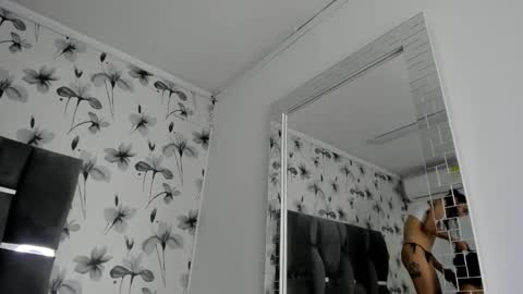 Snapshot of ehotloveaxxx chatting on 02/26/25, 11:04 Valery online show from 02/26/25, 11:04