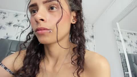 Snapshot of ehotloveaxxx chatting on 02/27/25, 07:47 Valery online show from 02/27/25, 07:47