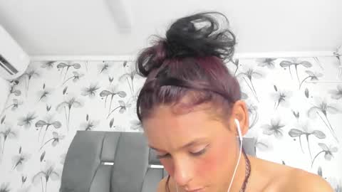 Snapshot of ehotloveaxxx chatting on 09/13/25, 02:17 Valery online show from 09/13/25, 02:17