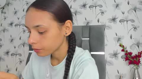 Snapshot of ehotloveaxxx chatting on 09/19/25, 01:12 Valery online show from 09/19/25, 01:12