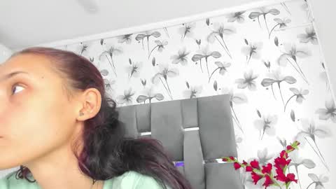 Snapshot of ehotloveaxxx chatting on 09/27/25, 06:57 Valery online show from 09/27/25, 06:57