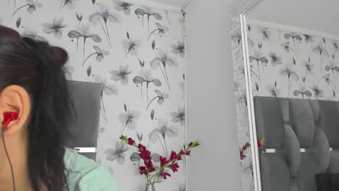 Snapshot of ehotloveaxxx chatting on 10/07/25, 01:41 Valery online show from 10/07/25, 01:41