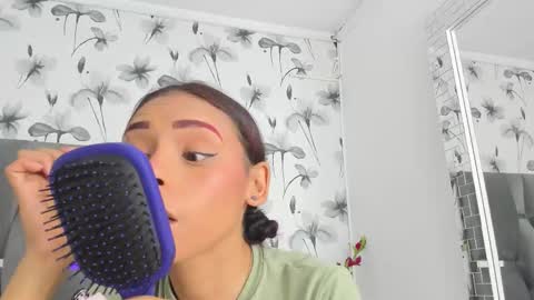 Snapshot of ehotloveaxxx chatting on 10/15/25, 02:50 Valery online show from 10/15/25, 02:50