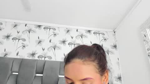 Snapshot of ehotloveaxxx chatting on 10/21/25, 06:19 Valery online show from 10/21/25, 06:19