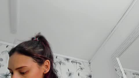 Snapshot of ehotloveaxxx chatting on 10/29/25, 12:07 Valery online show from 10/29/25, 12:07