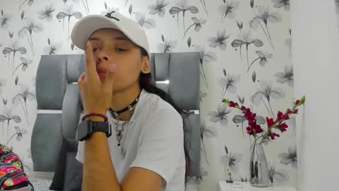 Snapshot of ehotloveaxxx chatting on 11/01/25, 02:08 Valery online show from 11/01/25, 02:08