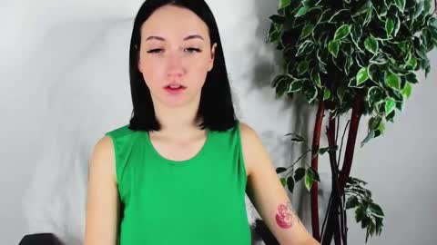 eileenmoores online show from 10/17/25, 12:08