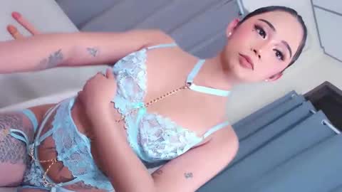 Snapshot of eilleh_loure chatting on 12/21/25, 10:33 Eilleh online show from 12/21/25, 10:33