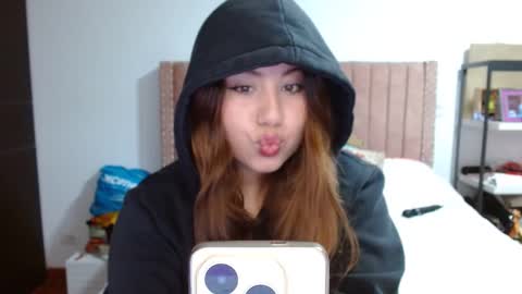 EIMY   MODEL INDEPENDENT online show from 03/06/25, 04:49