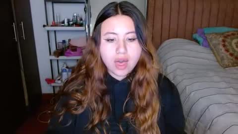 EIMY   MODEL INDEPENDENT online show from 03/12/25, 02:30