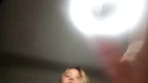 EIMY   MODEL INDEPENDENT online show from 09/17/25, 10:55